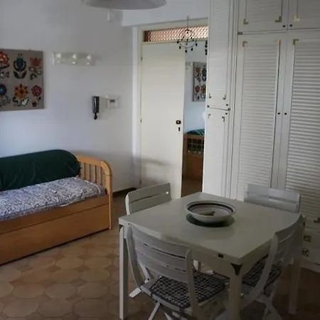 Trilo Mary, * Marcelli