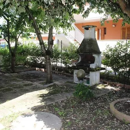 Trilo Mary, *